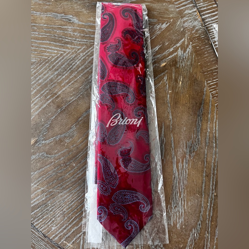 Brioni tie red paisley with pocket square